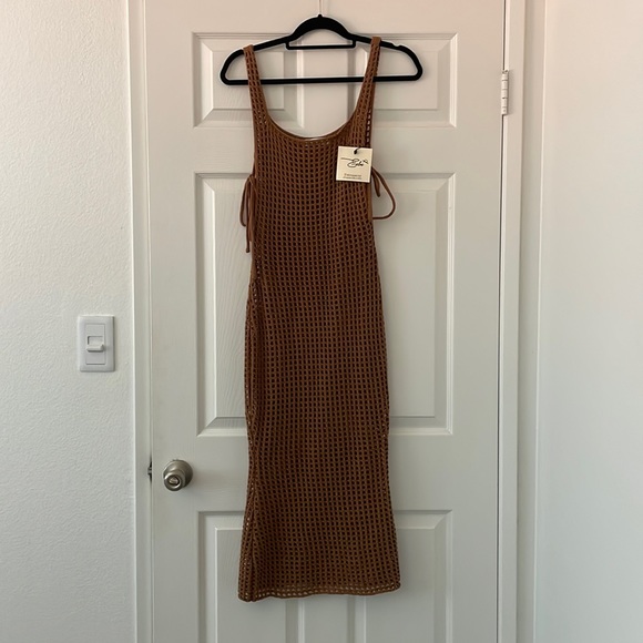 Swimsuit coverup - Picture 3 of 6